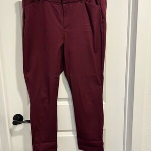 Old Navy pixie skinny pants (maroon/raisin Arizona) 16